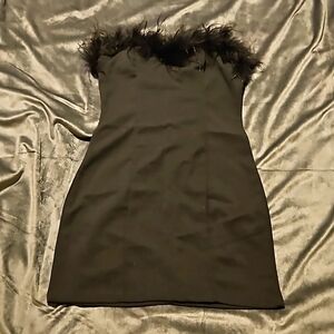 NWT Sthcute Strapless mini dress sz. Small with feather trim.